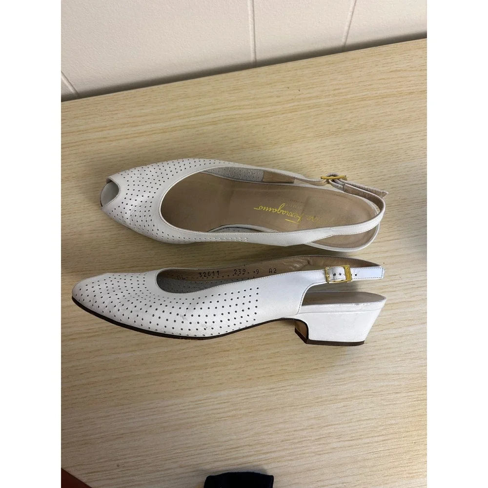 Salvatore Ferragamo heel 9 AA White Cloe Slingback vintage Peep Toe old money